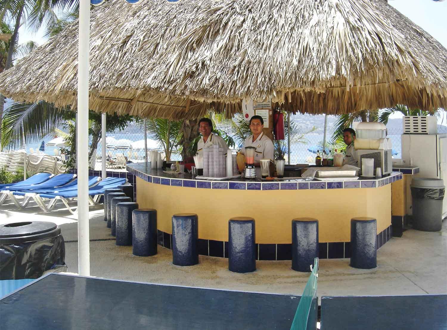 Ritz Acapulco All Inclusive Экстерьер фото A poolside bar in a resort