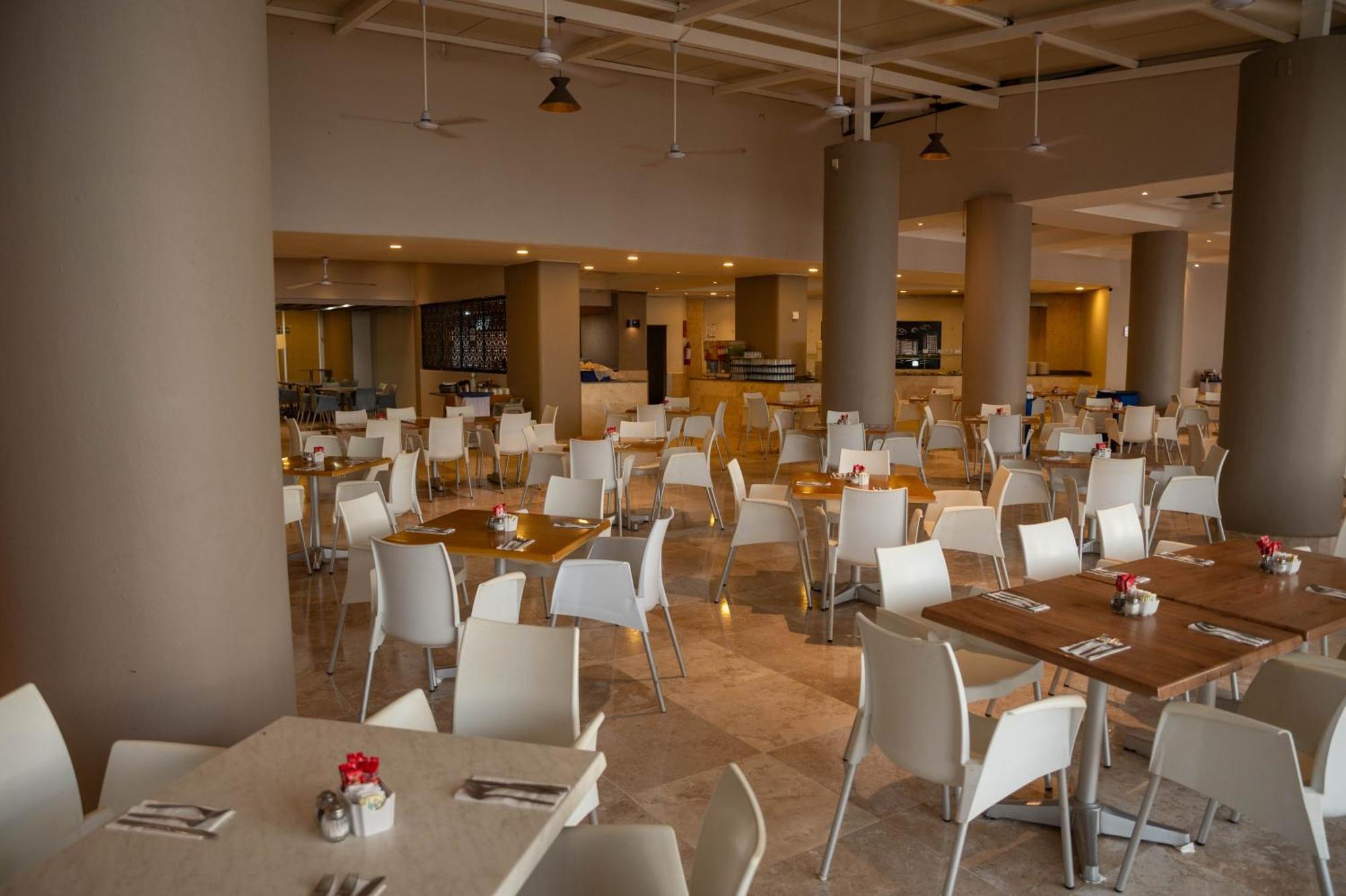 Ritz Acapulco All Inclusive Экстерьер фото The restaurant at the hotel