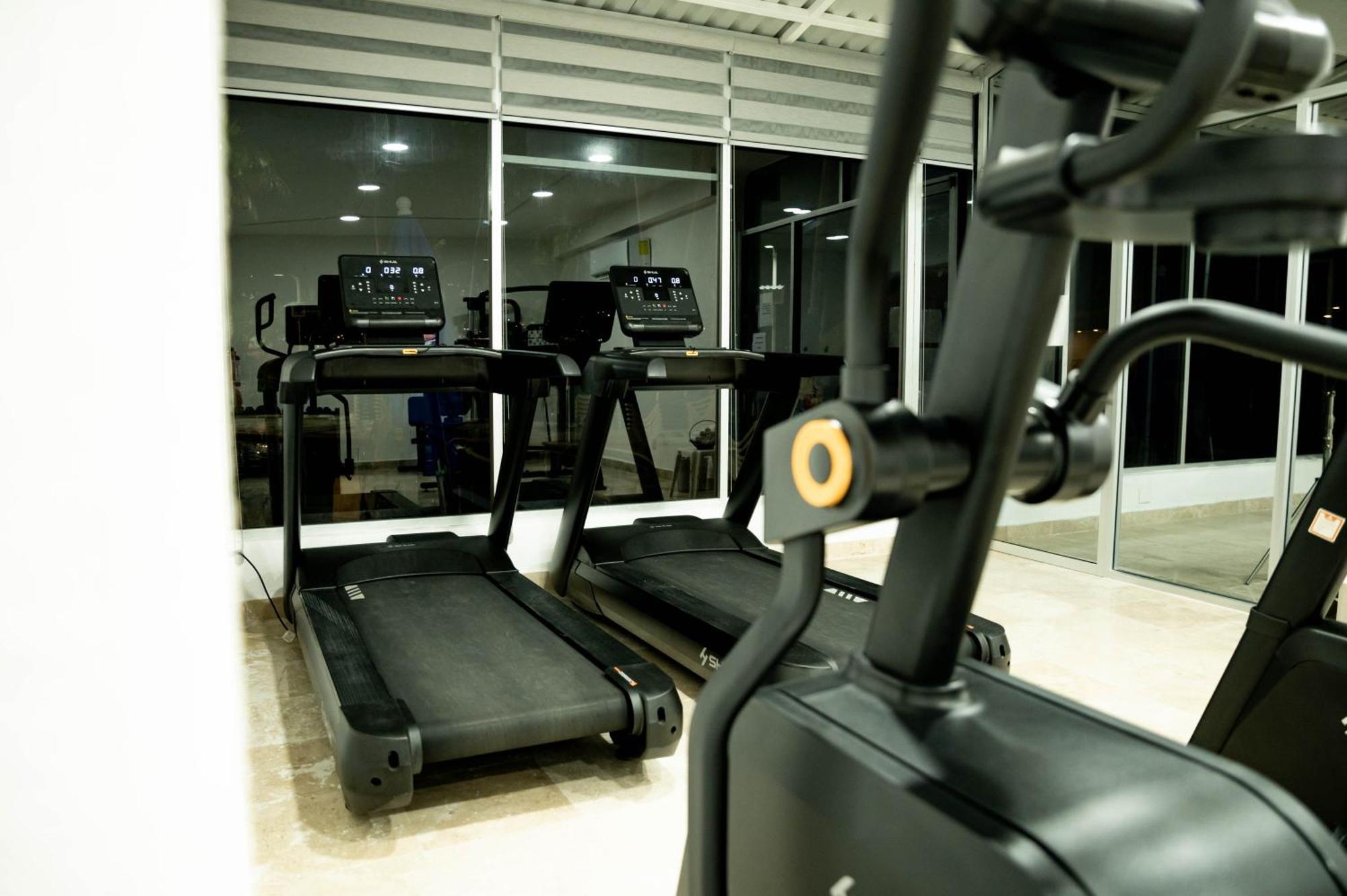 Ritz Acapulco All Inclusive Экстерьер фото A treadmill