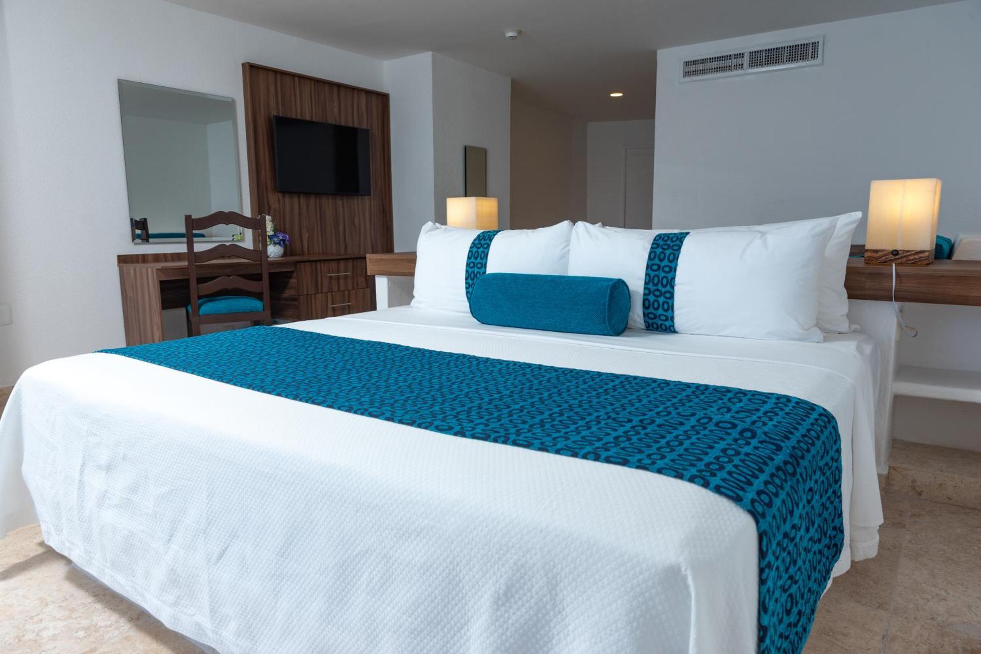 Ritz Acapulco All Inclusive Экстерьер фото A bed runner