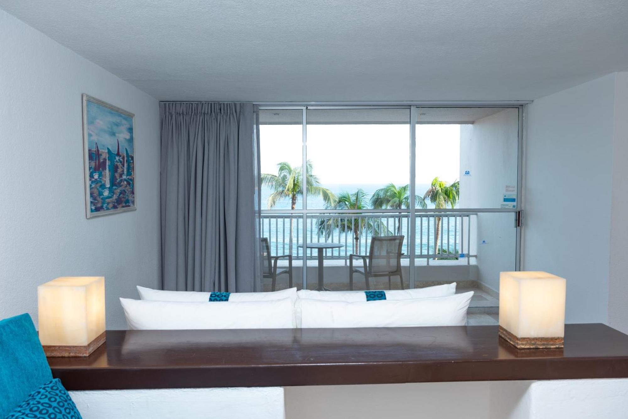 Ritz Acapulco All Inclusive Экстерьер фото A room at the Hilton San Diego Bayfront